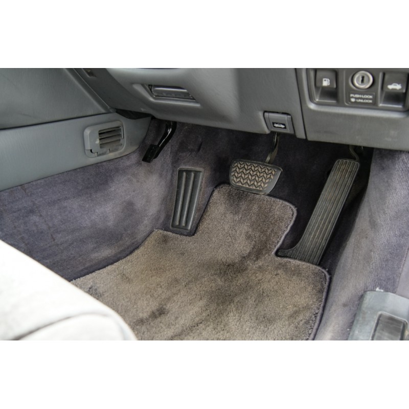 Toyota Century (N.8498) view 32