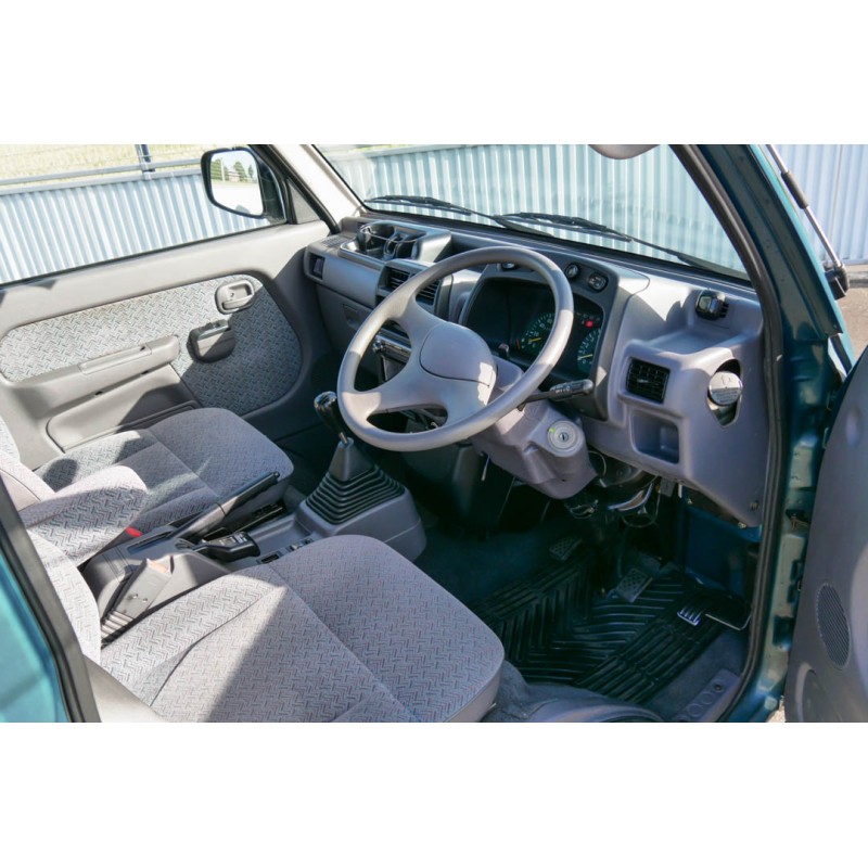 Mitsubishi Bravo (N.8487) view 23