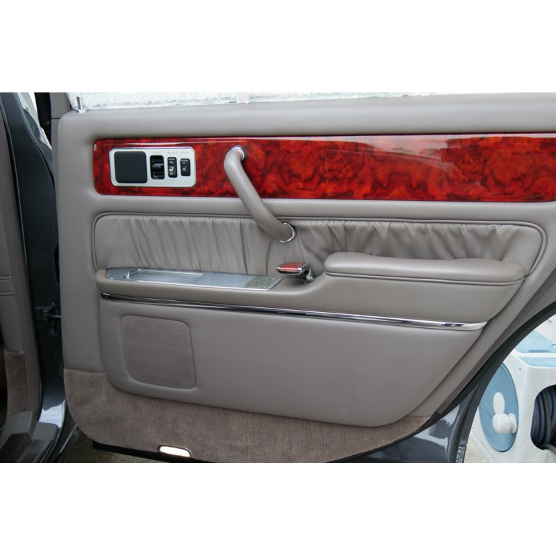 Toyota Century (N.8497) view 64